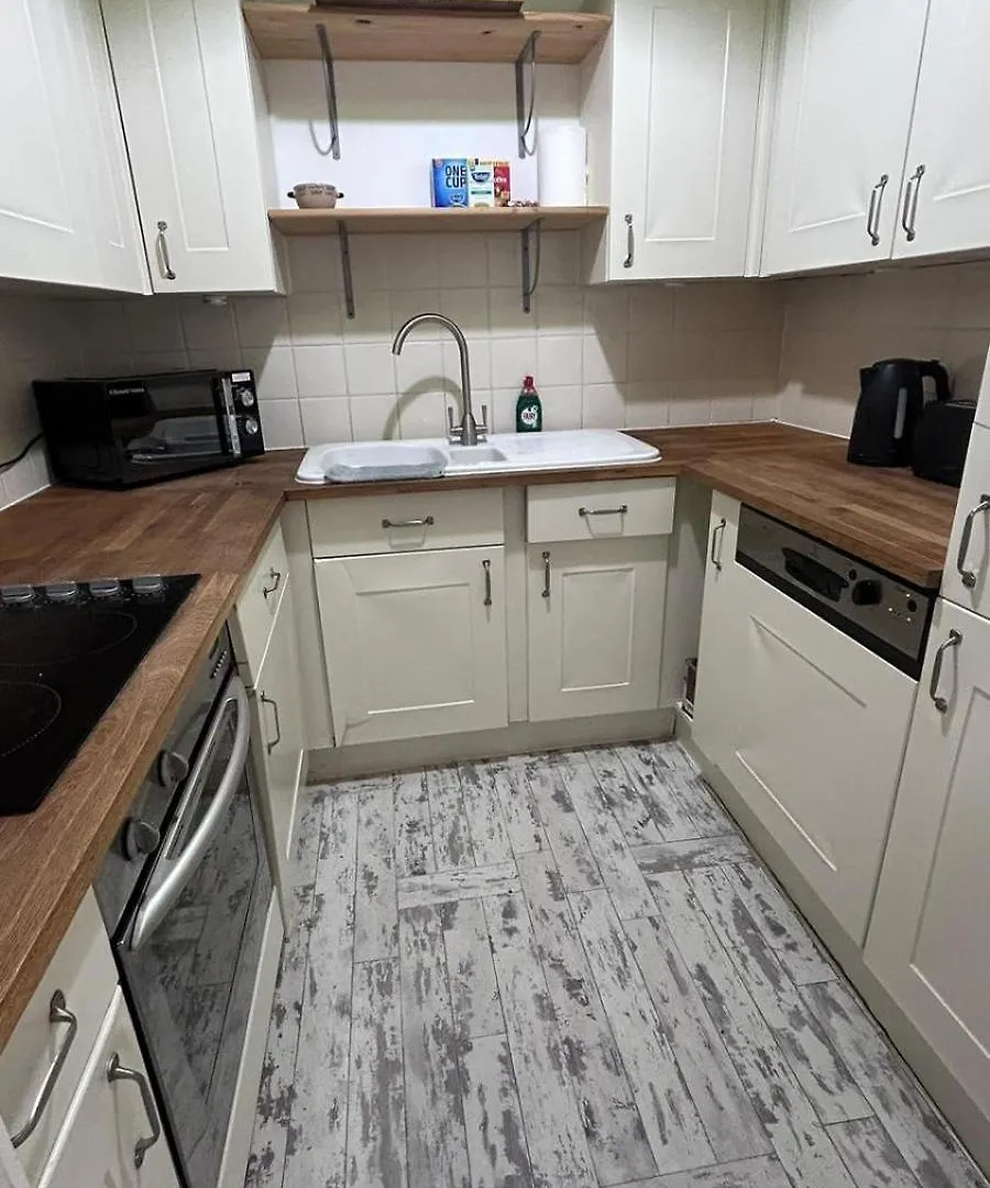 Trendy 2 Bedroom Apartment In Canary Wharf London 0*,