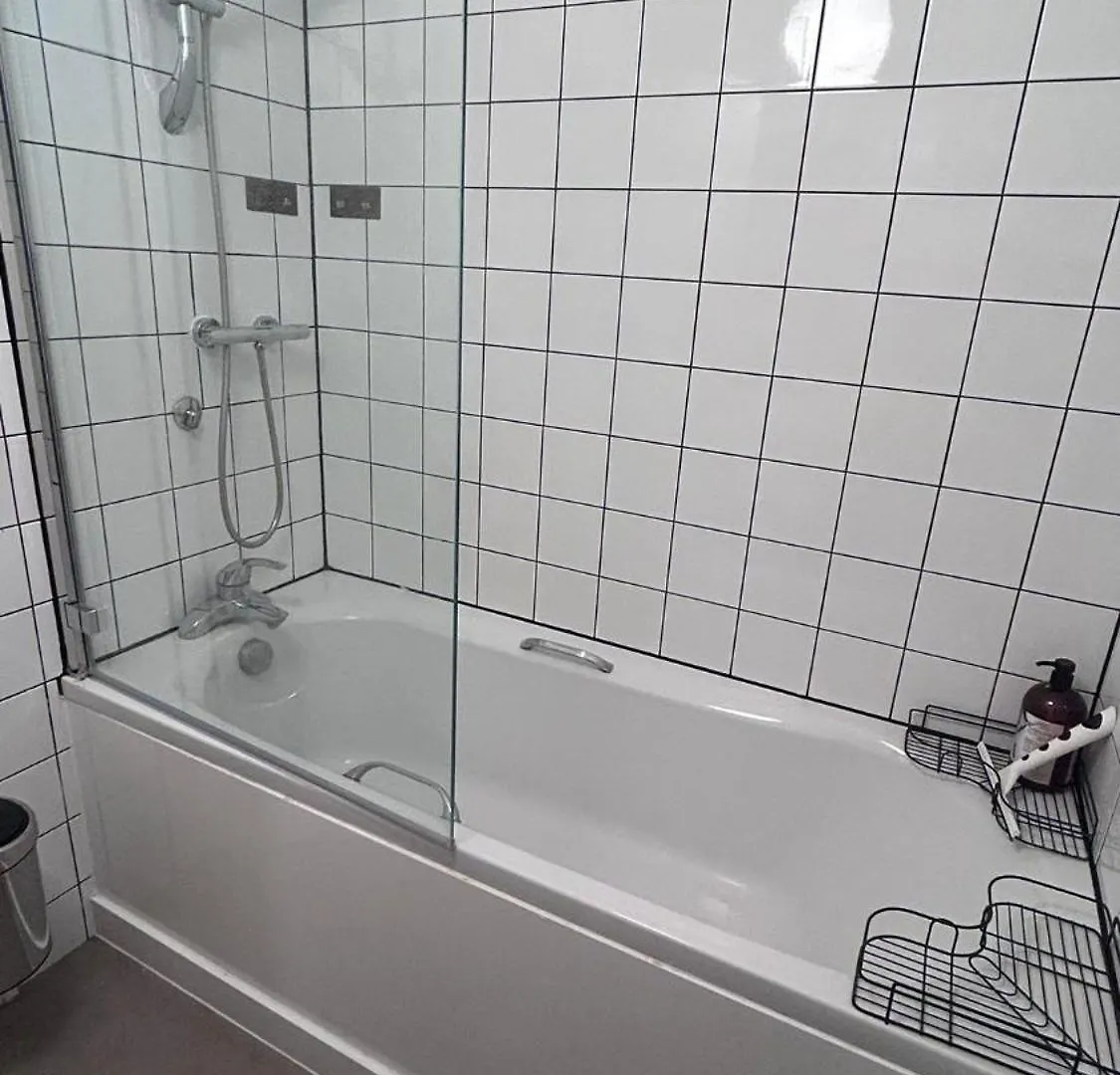 Trendy 2 Bedroom Apartment In Canary Wharf London