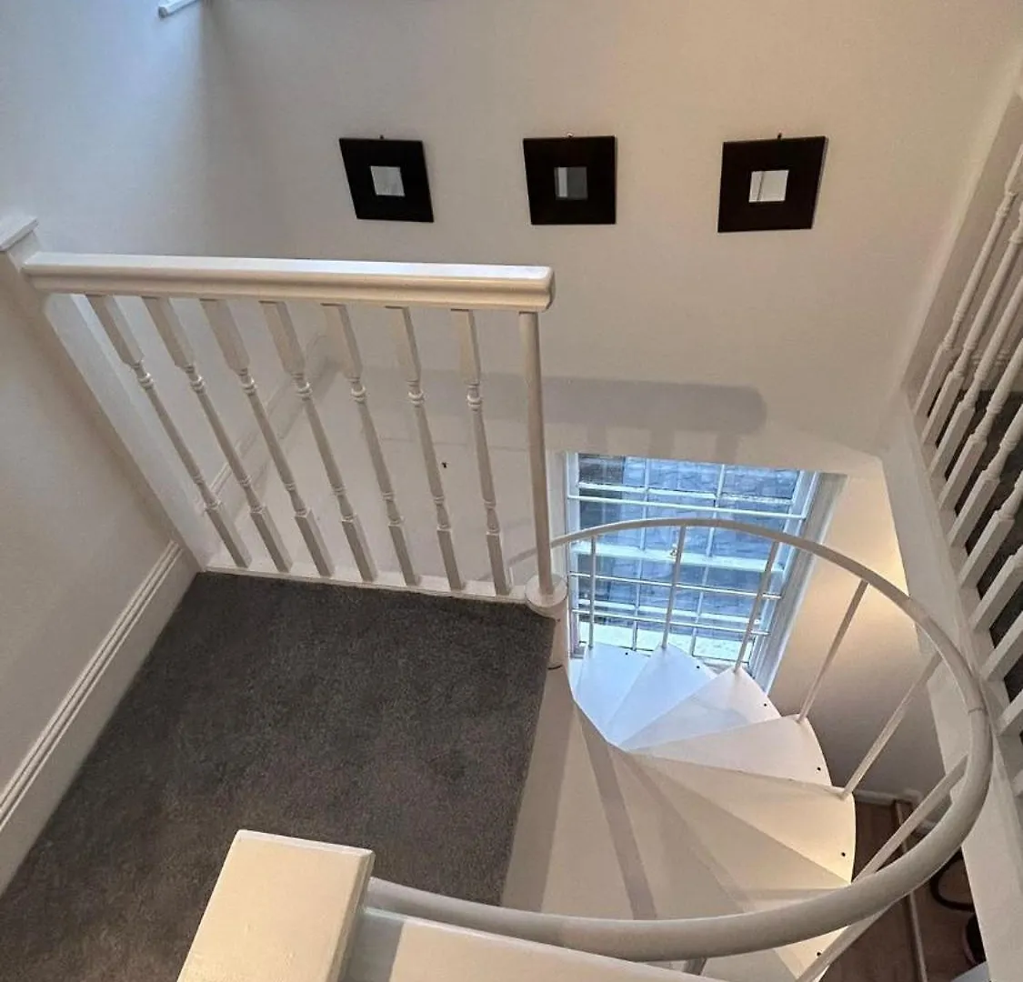 Trendy 2 Bedroom Apartment In Canary Wharf London